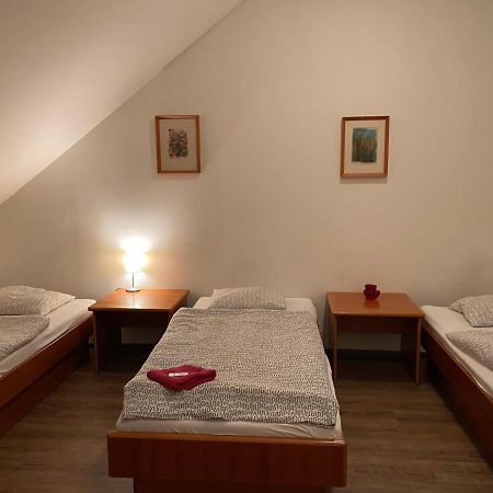 Kamenice Restaurace U Vlkove酒店 外观 照片
